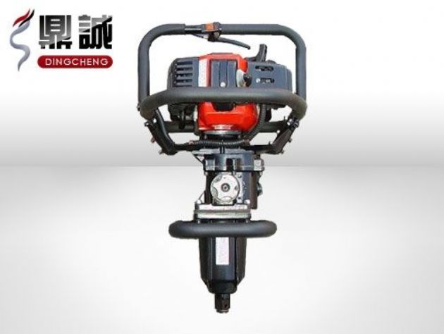 點擊查看詳細信息<br>標題：便攜式內(nèi)燃扳手 閱讀次數(shù)：4172